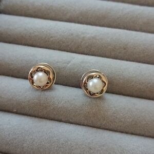 Faux pearl brooch/pins